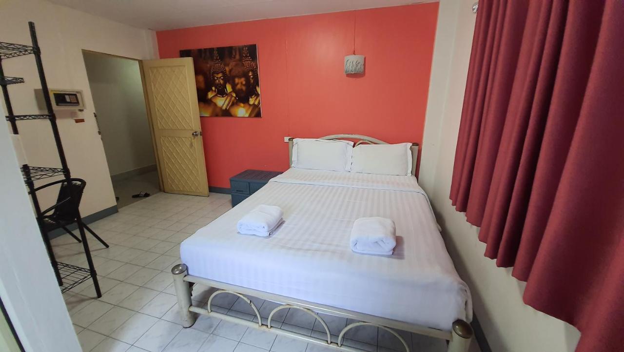 D.D. Inn Beach Guesthouse Pattaya Buitenkant foto