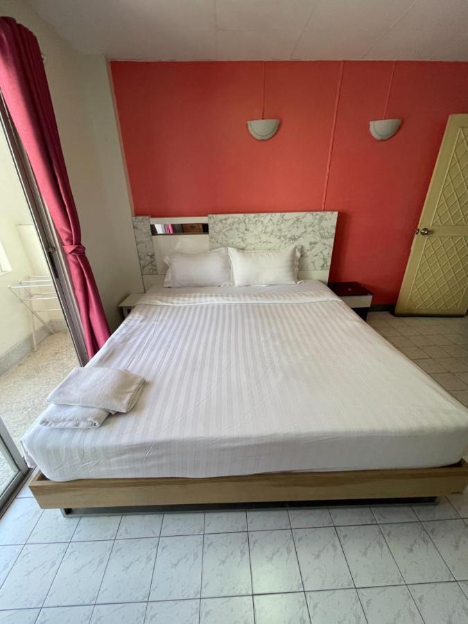 D.D. Inn Beach Guesthouse Pattaya Buitenkant foto